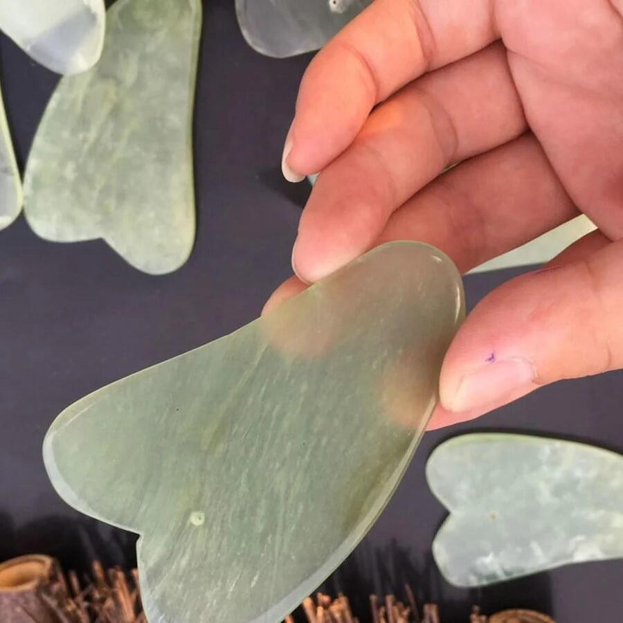 ⚡ Reduce bolsas y arrugas sin cremas caras — prueba el poder del jade hoy